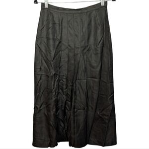 Women's Black Pleated Midi Skirt 🖤✨